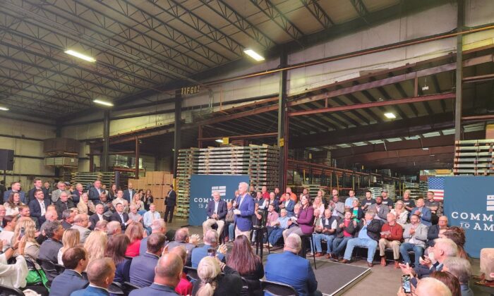 House Republicans across the nation joined House Minority Leader Kevin McCarthy (R - Ca.) for the unveiling of the "Commitment to America" in Monongahela, Pa., on Sept. 22, 2022. (Jeff Louderback/The Epoch Times)