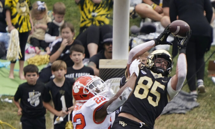 No 5 Clemson Hangs On Tops No 21 Wake Forest 5145 In 2ot The Epoch Times 