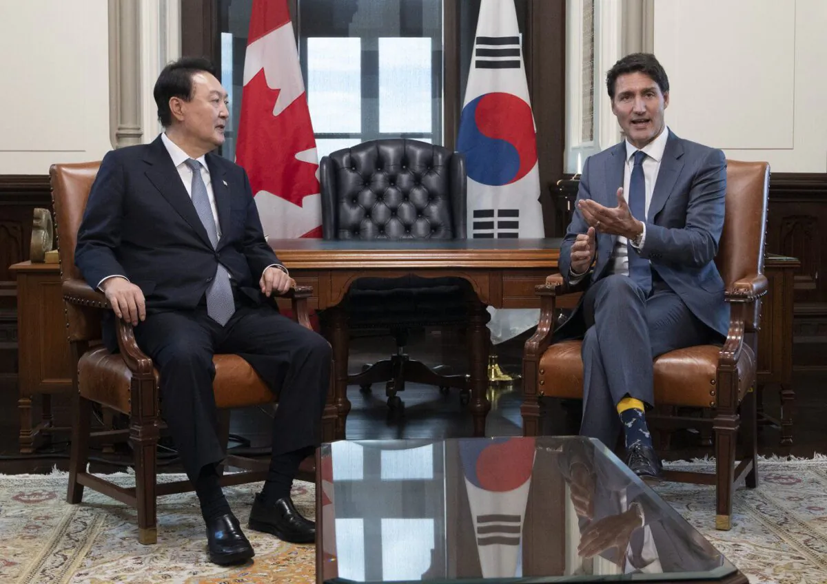 Prime Minister Justin Trudeau and South Korean President Yoon Suk Yeol speak at the start of a meeting in his office on Parliament Hill, in Ottawa, Sept. 23, 2022. (The Canadian Press/Adrian Wyld)