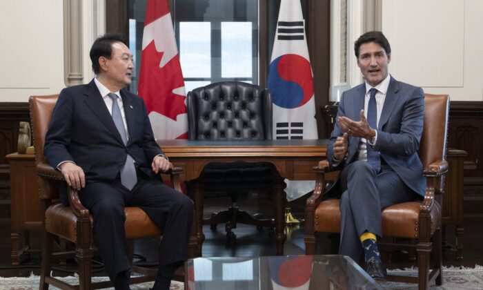 Prime Minister Justin Trudeau and South Korean President Yoon Suk Yeol speak at the start of a meeting in his office on Parliament Hill, in Ottawa, Sept. 23, 2022. (The Canadian Press/Adrian Wyld)