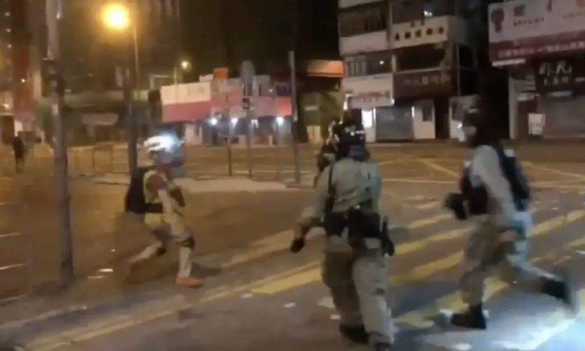 Riot police drove away reporters with violence in Mong Kok and one of them shot a sponge grenade at a reporter in the early morning of Nov. 16, 2019. The grenade shattered the masks in the reporter's backpack. (Screenshot via the Editorial Board of the Hong Kong University of Science and Technology)