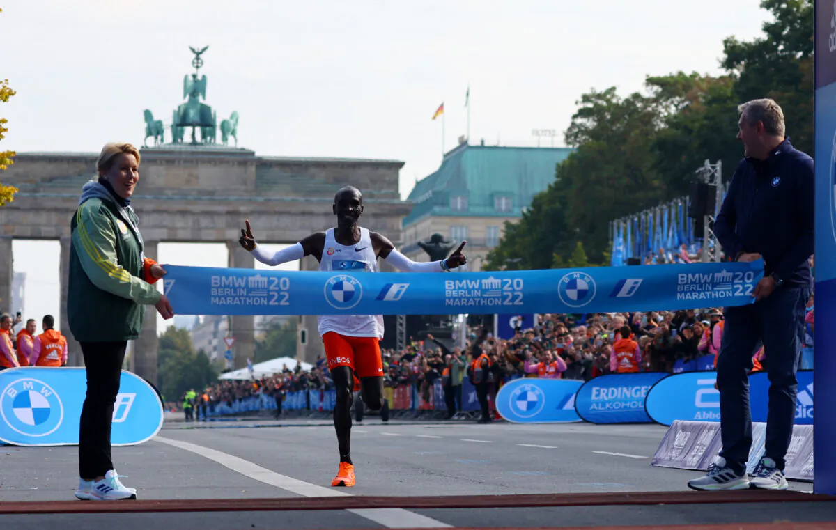 Kenya's Eliud Kipchoge crosses the line to win the Berlin Marathon in Berlin on Sept. 25, 2022. (Fabrizio Bensch/Reuters)