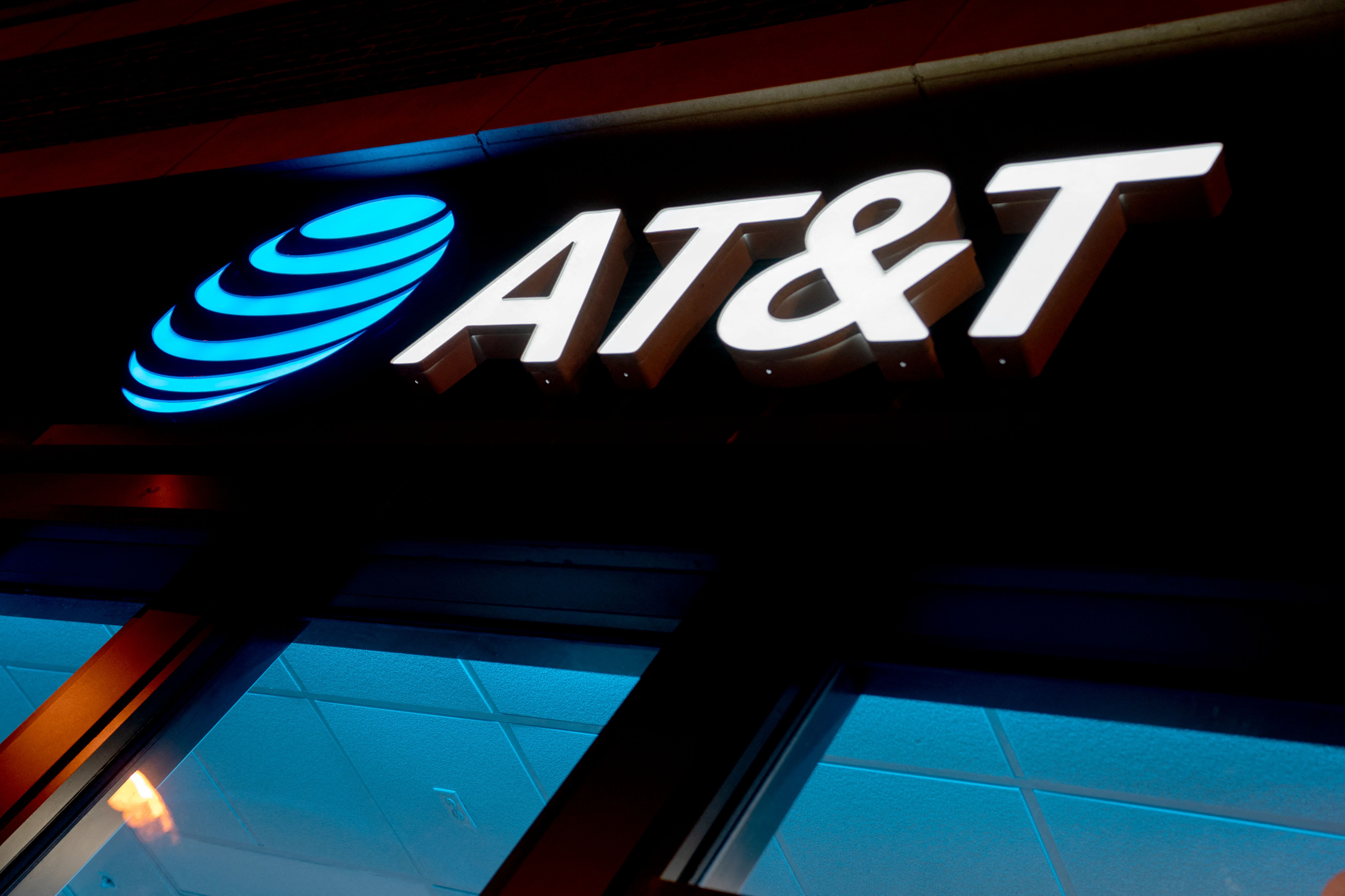 T me tmobile swaps сша сша. At&t. At t WARNERMEDIA Discovery. Verizon communications. At t mobile.