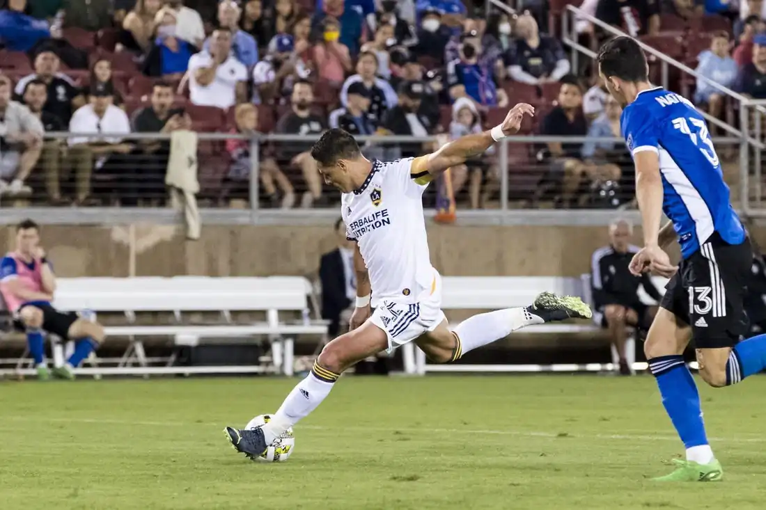 Javier “Chicharito” Hernandez (14) of the L.A. Galaxy takes a shot in a match against the San Jose Earthquakes as Nathan Cardoso (13) defends, during a California Clasico at Stanford, Calif., on Sept. 24, 2022. (Field Level Media)