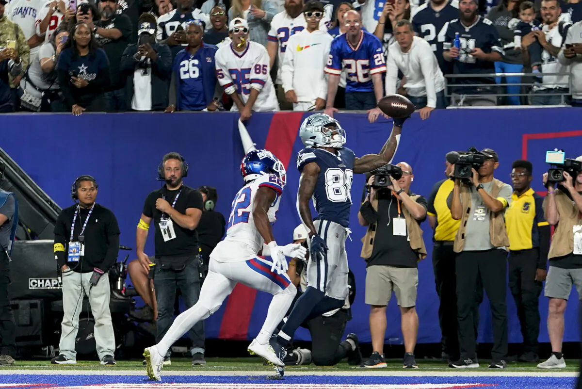 Dallas Cowboys wide receiver CeeDee Lamb (88) makes a catch in the end zone for a touchdown against New York Giants cornerback Adoree' Jackson (22) during the fourth quarter of an NFL football game in East Rutherford, N.J., Sept. 26, 2022. (Frank Franklin II/ AP Photo)