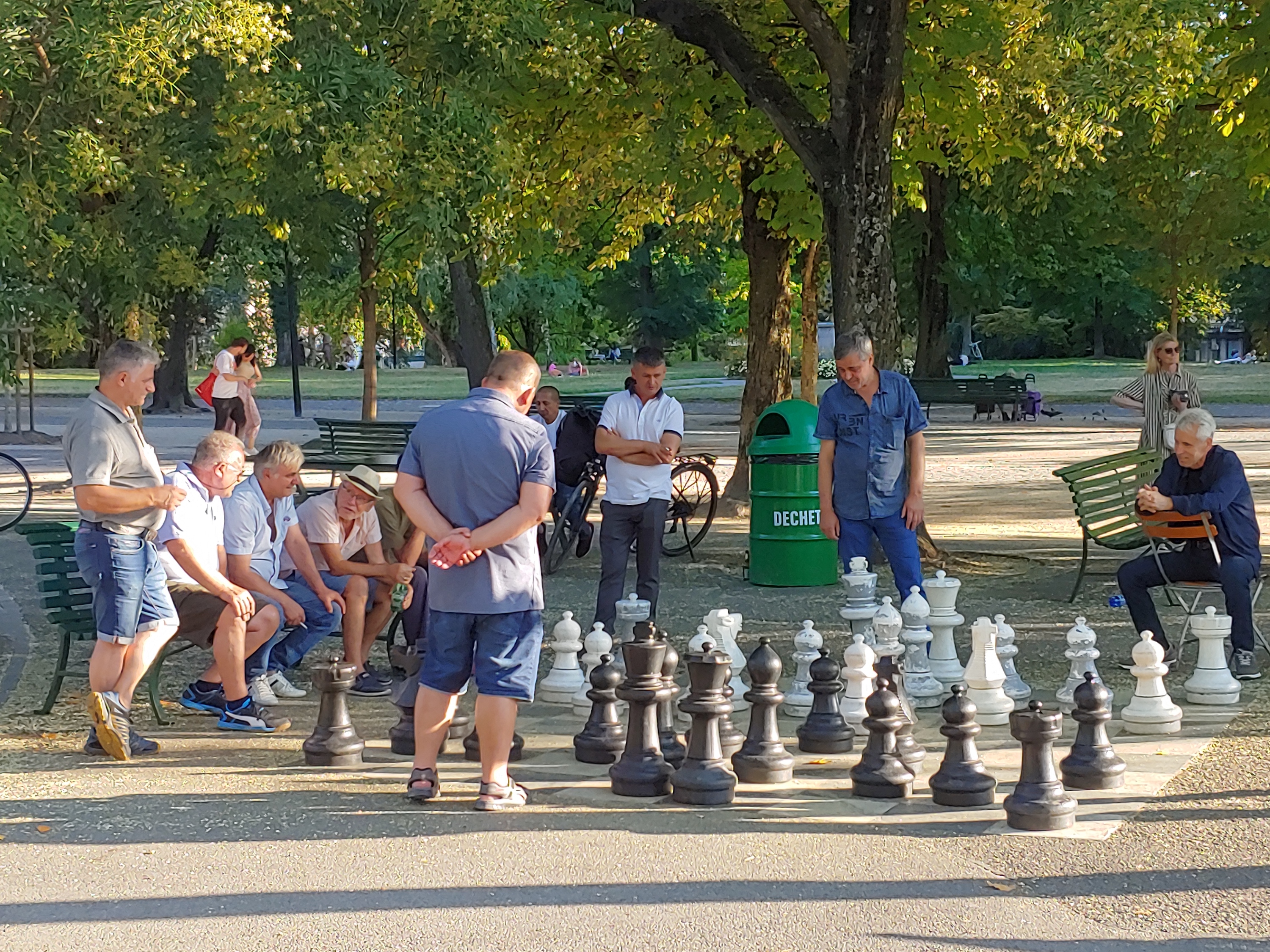 Y-locals-play-giant-chess-in-Parc-des-Bastions