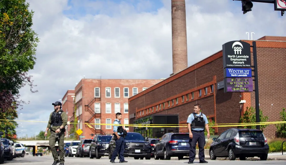 Officers set up crime tape outside a Chicago Police Department building in Homan Square in Chicago, Ill., on Sept. 26, 2022. (Anthony Vazquez/Chicago Sun-Times via AP)