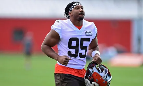 Browns’ Star Garrett Suffers Sprain, Banged Up in Car Crash