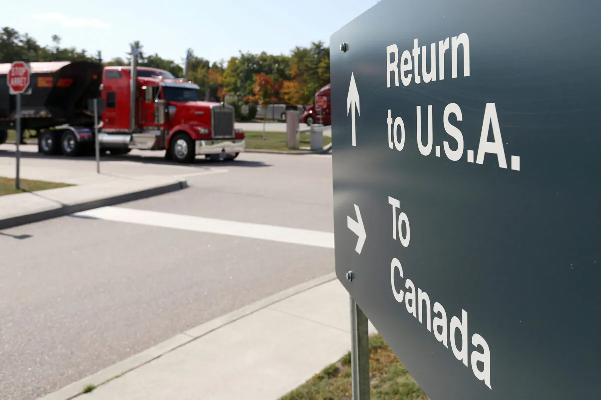 The Canada-U.S. border crossing at the Thousand Islands Bridge in Lansdowne, Ont., on Sept. 28, 2020. (Lars Hagberg/Reuters)