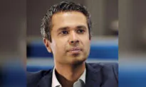 Doctor Turns Against Messenger RNA COVID-19 Vaccines, Calls for Global Pause