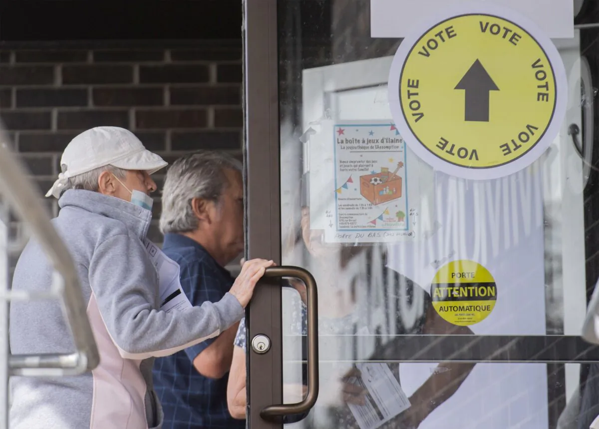 People enter a polling station in L'Assomption, Que., on Sept. 25, 2022, as advanced polling begins ahead of the provincial election on Oct. 3. (THE CANADIAN PRESS/Graham Hughes)
