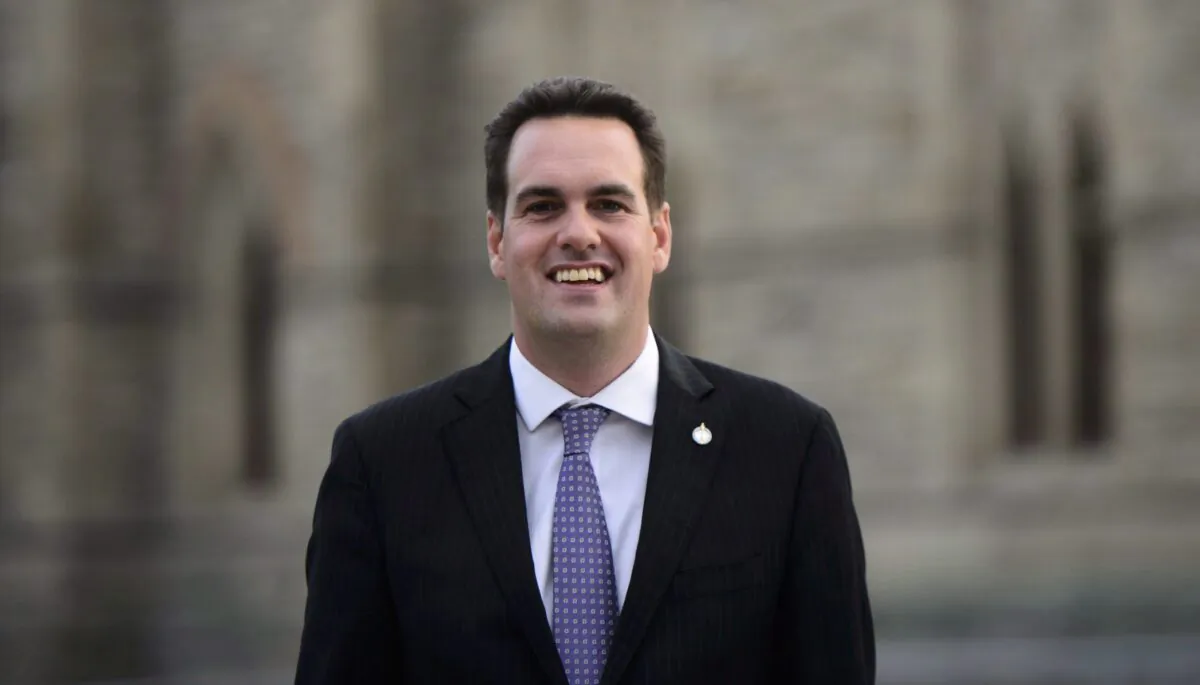 Independent MP Erin Weir makes his way to the Centre Block on Parliament Hill in Ottawa on September 19, 2018. (The Canadian Press/Sean Kilpatrick)