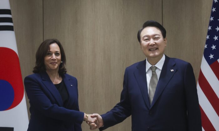 U.S. Vice President Kamala Harris (L) and South Korea's President Yoon Suk Yeol pose for a photo as they hold a bilateral meeting in Seoul, South Korea, on Sept. 29, 2022. (Leah Millis/Pool Photo via AP)