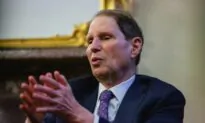 Sen. Wyden Demands Answers From FBI on Hacking of Americans’ Phones