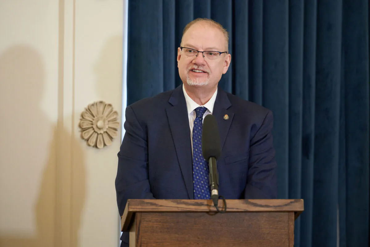 Kelvin Goertzen, Minister of Justice and Attorney-General, Keeper of the Great Seal of the Province of Manitoba and Minister Responsible for Manitoba Public Insurance is sworn in at the Manitoba Legislative Building in Winnipeg, on January 18, 2022. (The Canadian Press/David Lipnowski)