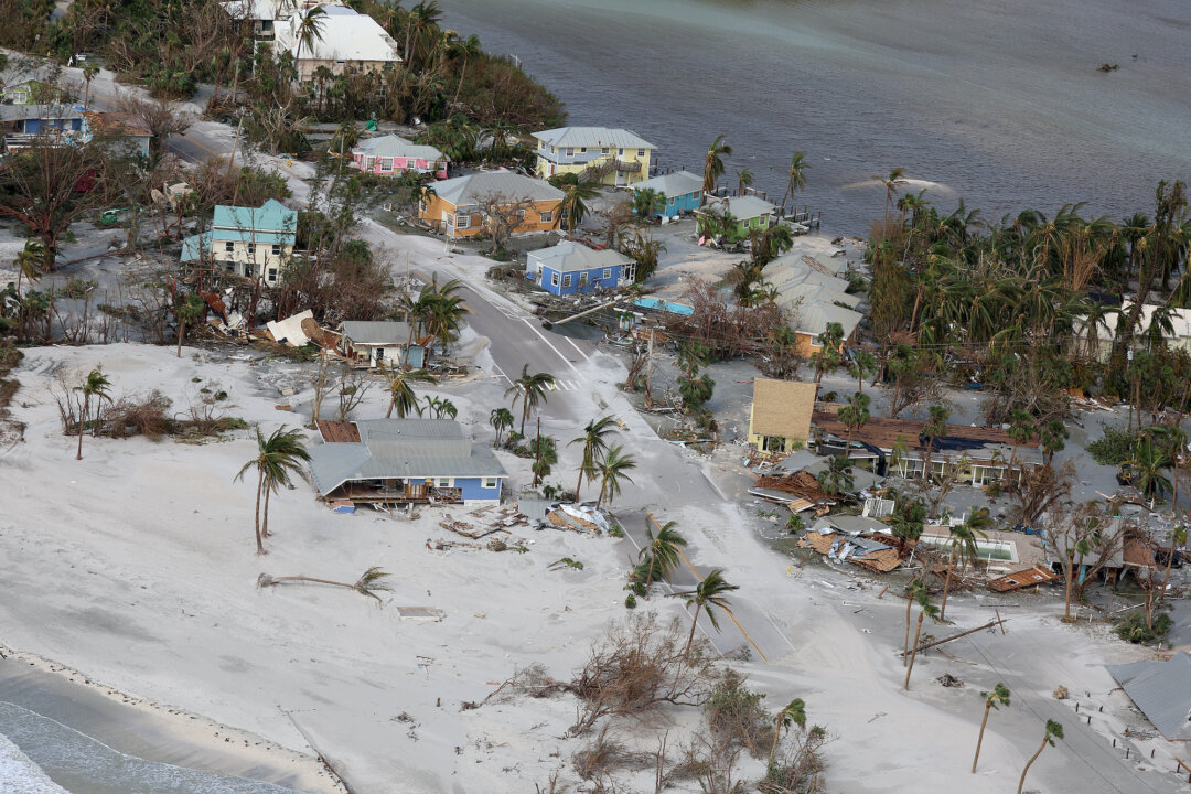 Ian Strengthens Back to Category 1 Hurricane, Headed Toward South Carolina