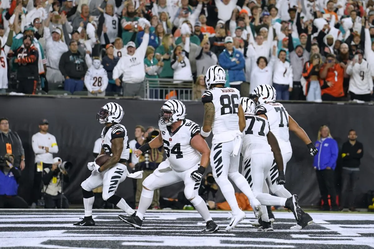 Cincinnati Bengals' Joe Mixon (28) celebrates a rushing touchdown against the Miami Dolphins during the first half of an NFL football game in Cincinnati on Sept. 29, 2022. (Jeff Dean/AP Photo)