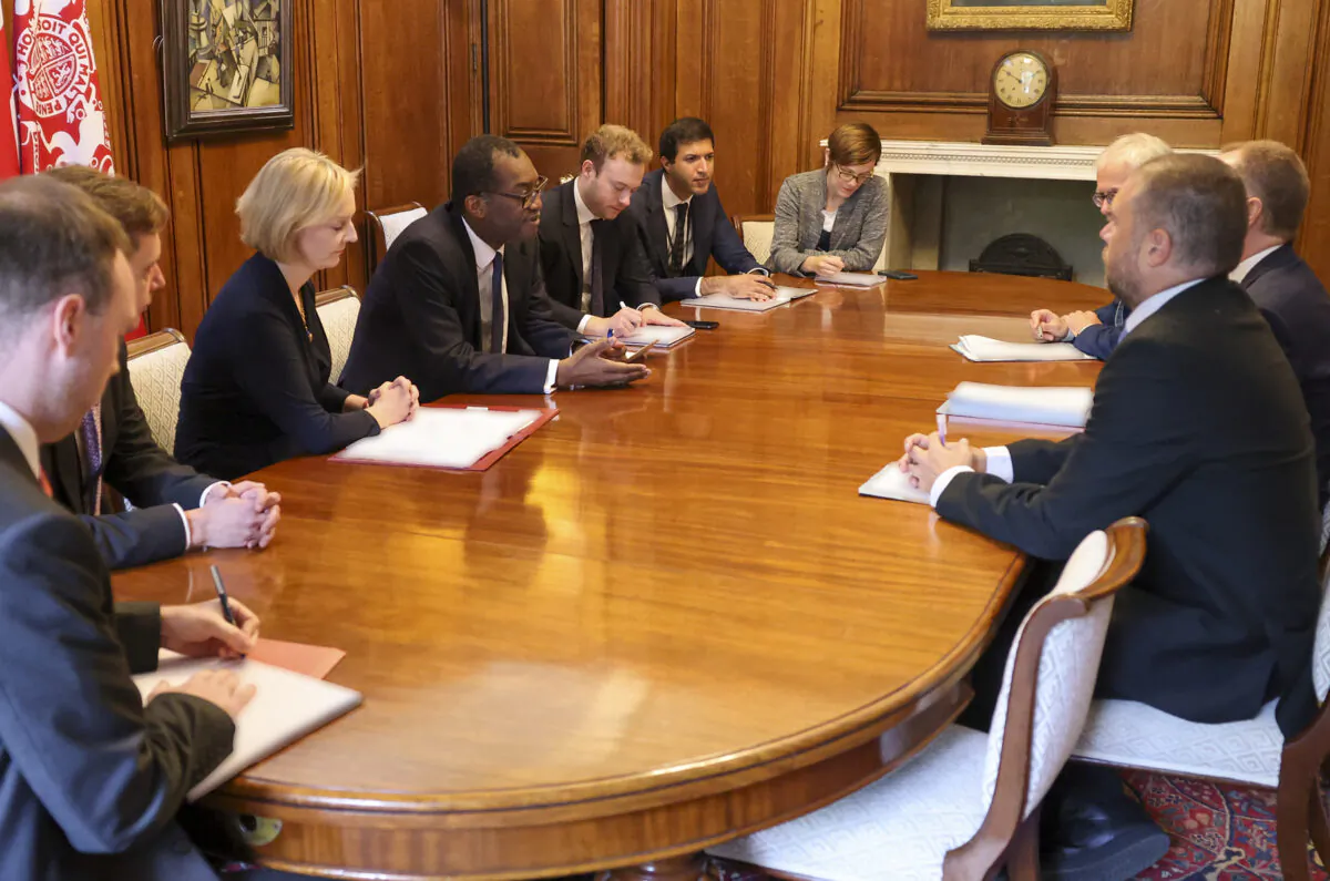 Prime Minister Liz Truss and Chancellor Kwasi Kwarteng meet officials from the Office for Budget Responsibility (OBR) in Downing Street, London, on Sept. 30, 2022. (UK Treasury) 
