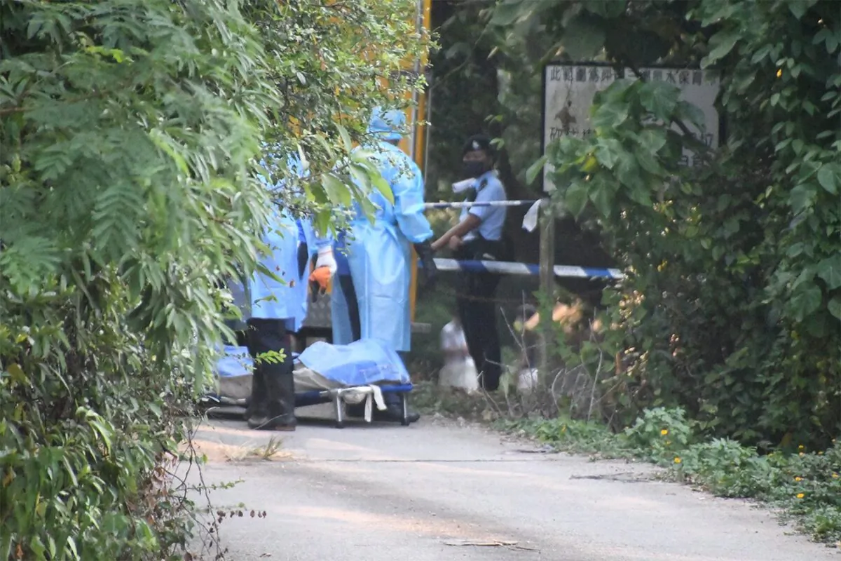 Police officers showed up at a hillside in Ta Kwu Ling for a kidnap/murder case. The victim's body was found later in the afternoon on Sept. 15, 2022.
(Big Mack/The Epoch Times)