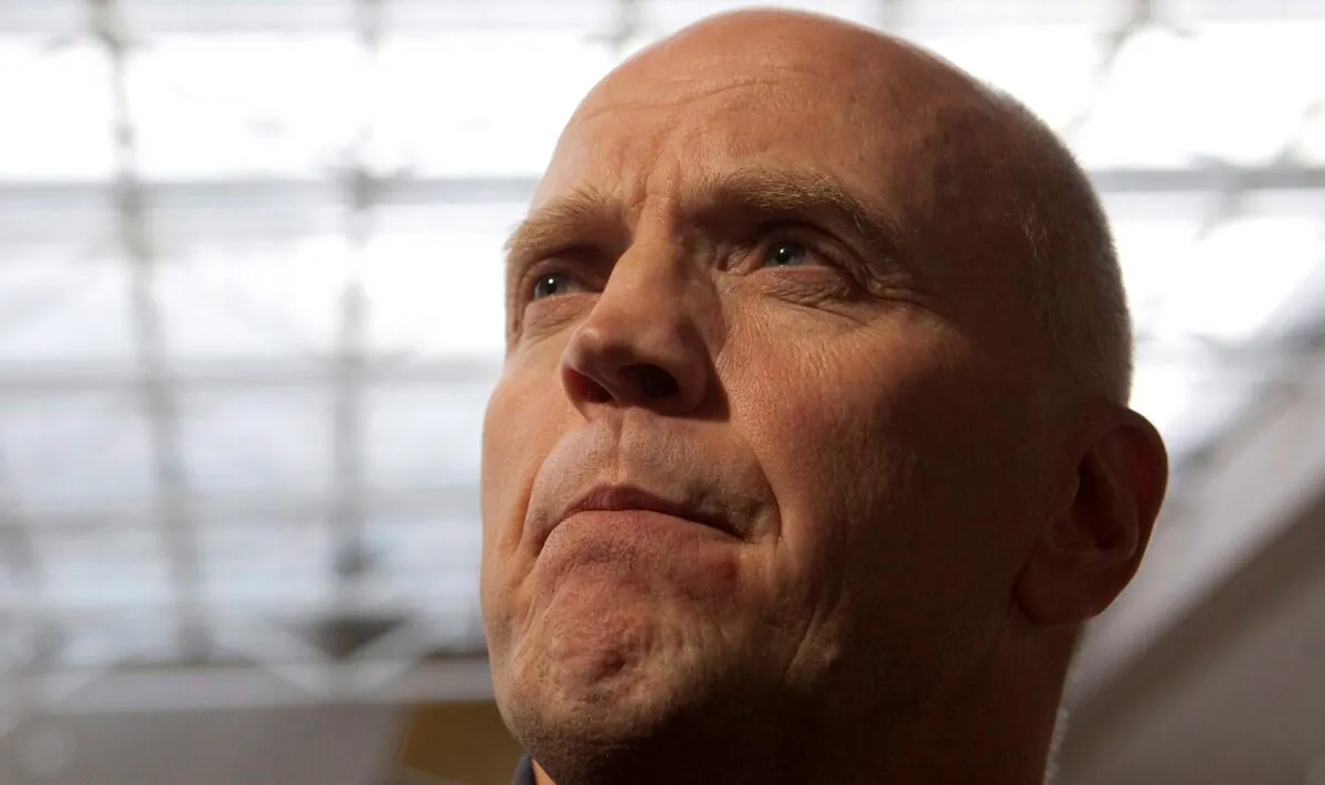 Chief of Ottawa Police Vern White speaks to members of the media on Dec. 29, 2009. (The Canadian Press/Pawel Dwulit)