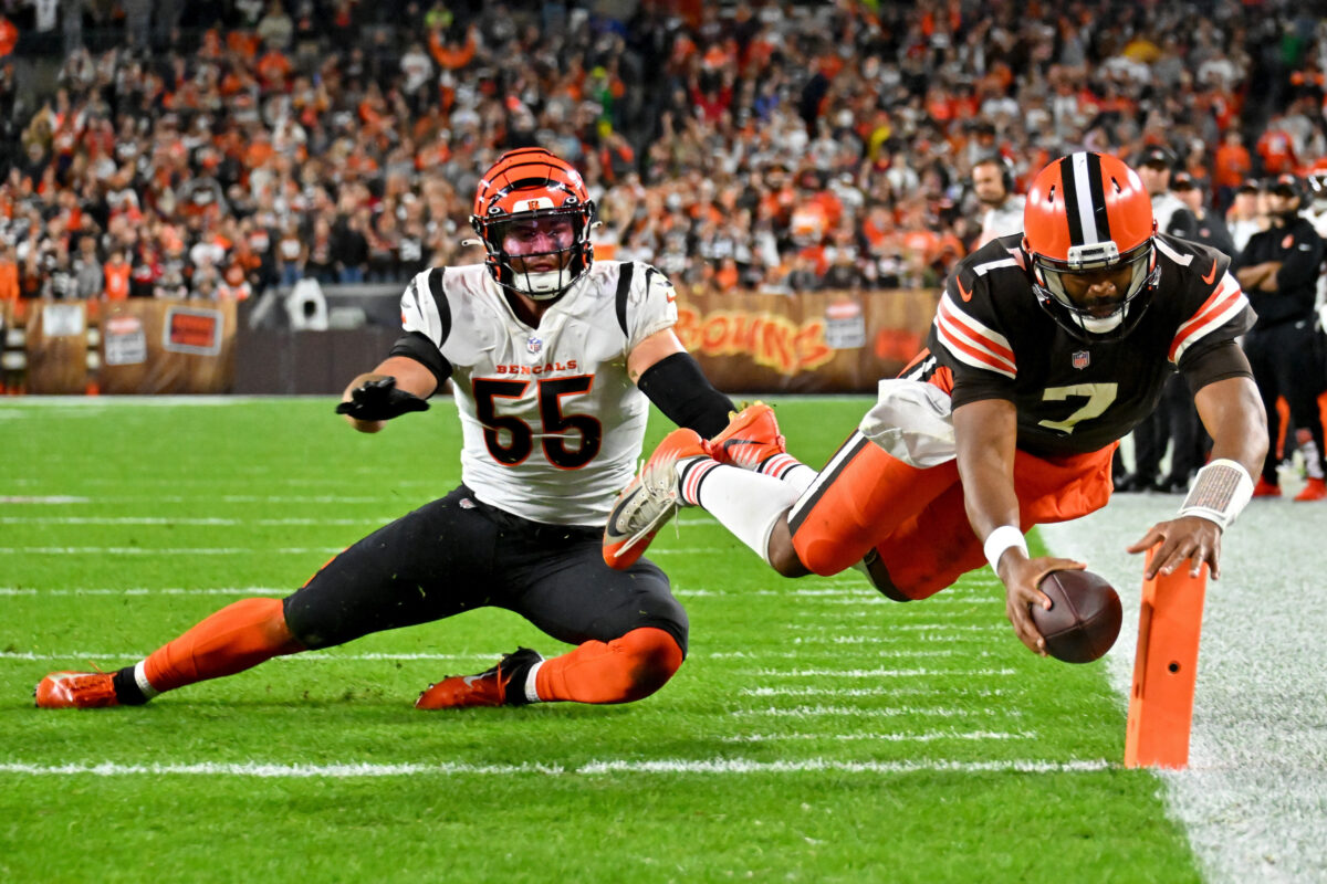 Chubb runs for 2 TDs, Browns blast Burrow, Bengals 32-13