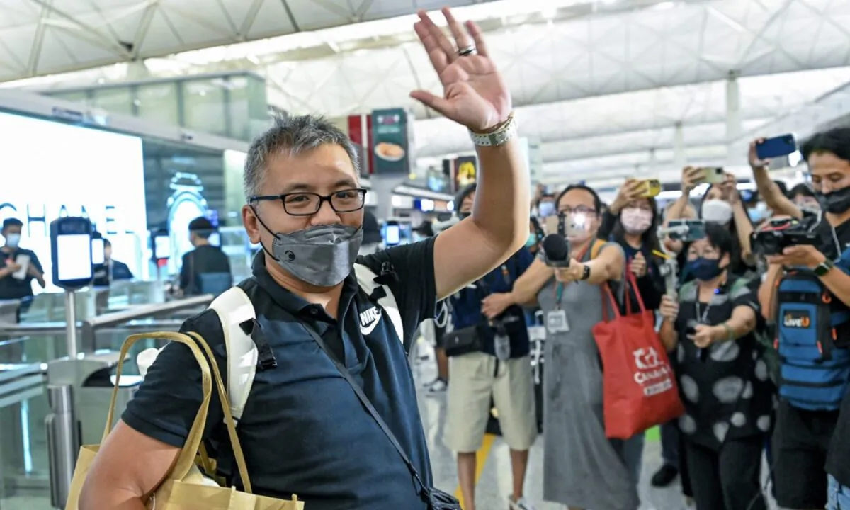 Ronson Chan, chairman of the Hong Kong Journalists Association, arrived at the airport on Sept. 29 to travel to the UK for a six-month fellowship at the University of Oxford. (Sung Pi-Lung/The Epoch Times)