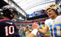 Ekeler Scores 3 Touchdowns, Chargers Hold Off Texans 34–24