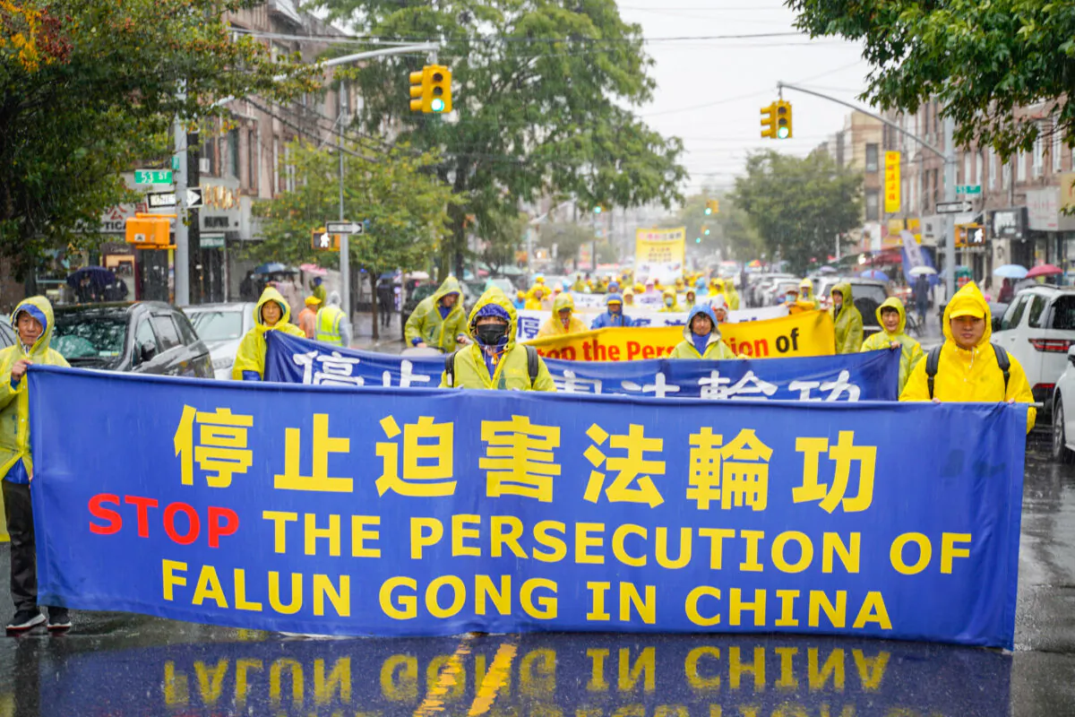 Falun Gong practitioners attend a parade in Brooklyn, New York City, on Oct. 2, 2021, to call an end to the Chinese regime's persecution. (Zhang Jingchu/The Epoch Times)