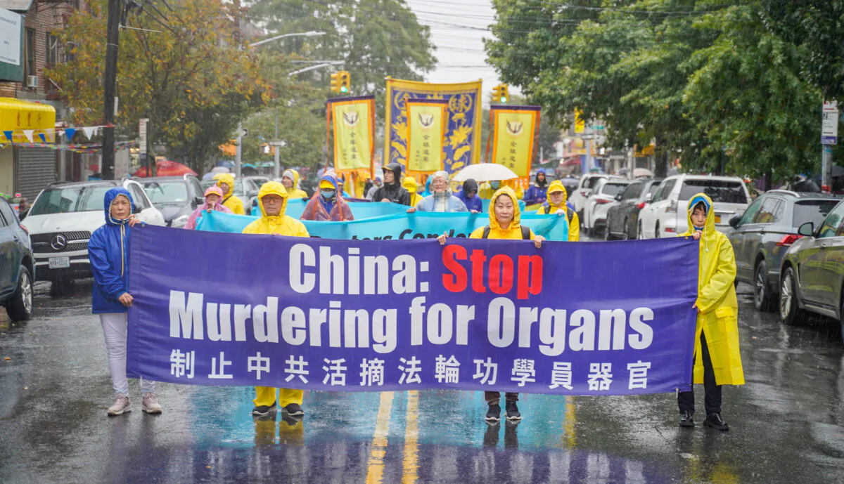 Falun Gong practitioners attend a parade in Brooklyn, New York City, on Oct. 2, 2022, to call an end to the Chinese regime's persecution. (Zhang Jingchu/The Epoch Times)