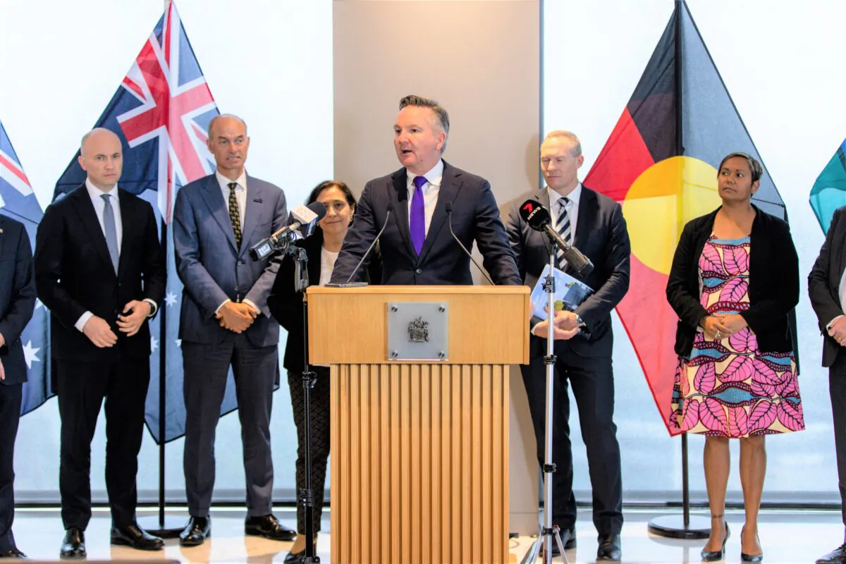 Australian Federal Energy Minister Chris Bowen speaks to media following an energy ministers meeting in Melbourne, Australia, on Oct. 28, 2022. (AAP Image/Diego Fedele)
