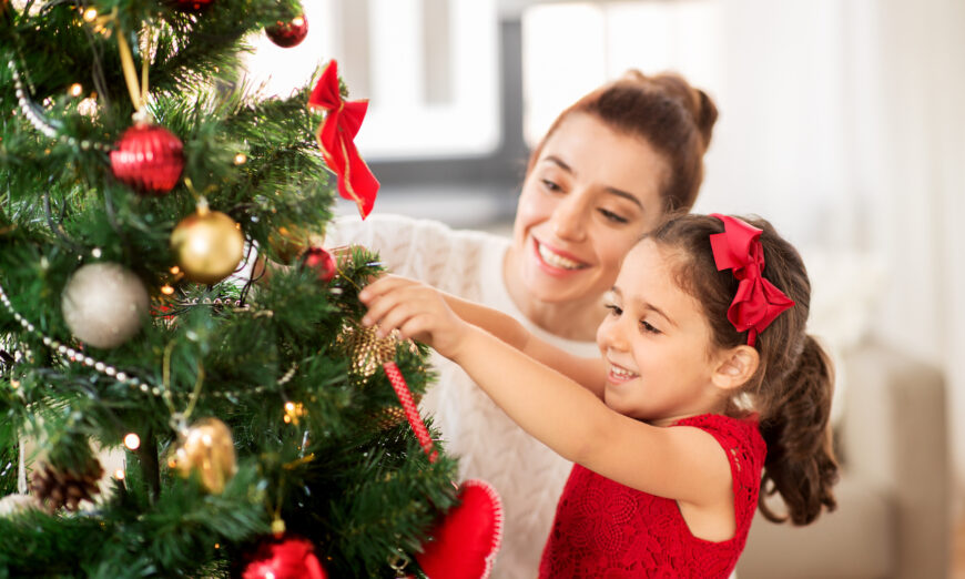 Simple Christmas Traditions to Share With Your Family