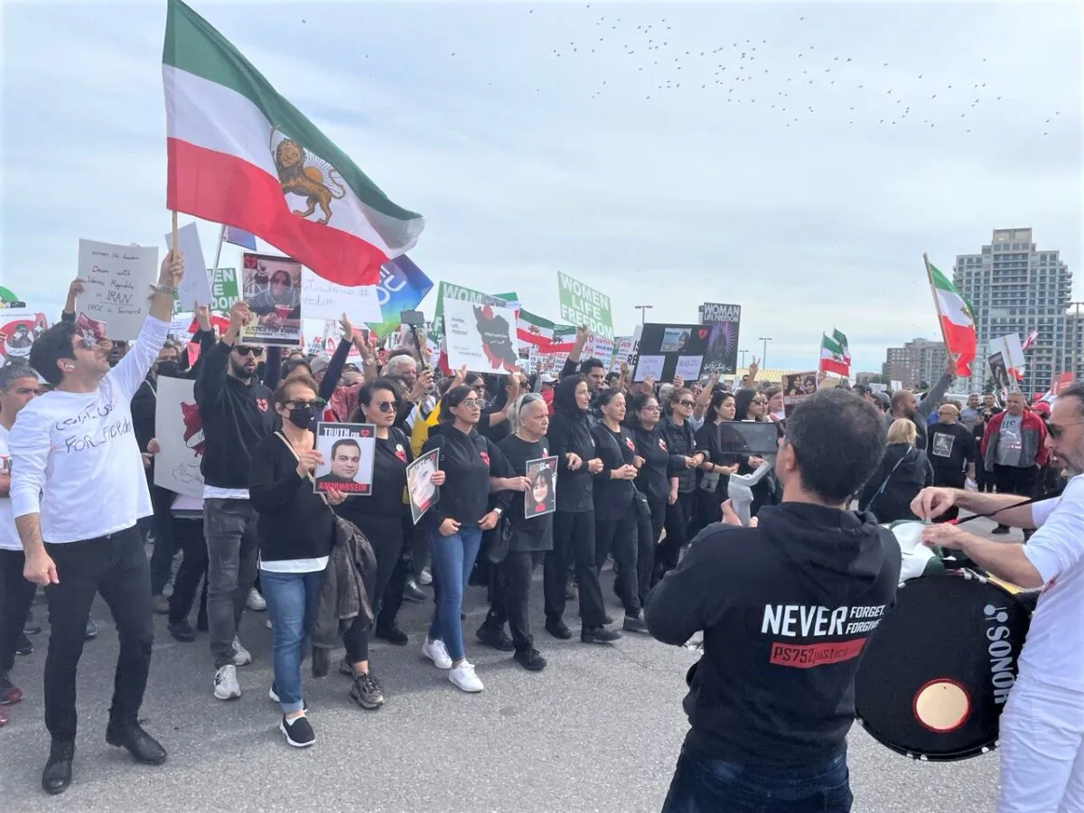 Families of victims of the Ukraine International Airlines Flight PS752 lead a parade of protesters against Iran's government in Richmond Hill, Ont., on Oct. 1, 2022. (The Epoch Times)