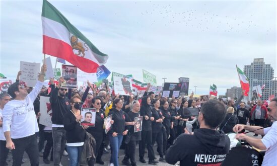 Tens of Thousands in Toronto, Other Cities Protest Iran’s Government