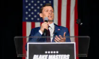 Masters Closes Gap With Kelly in Arizona Race for US Senate
