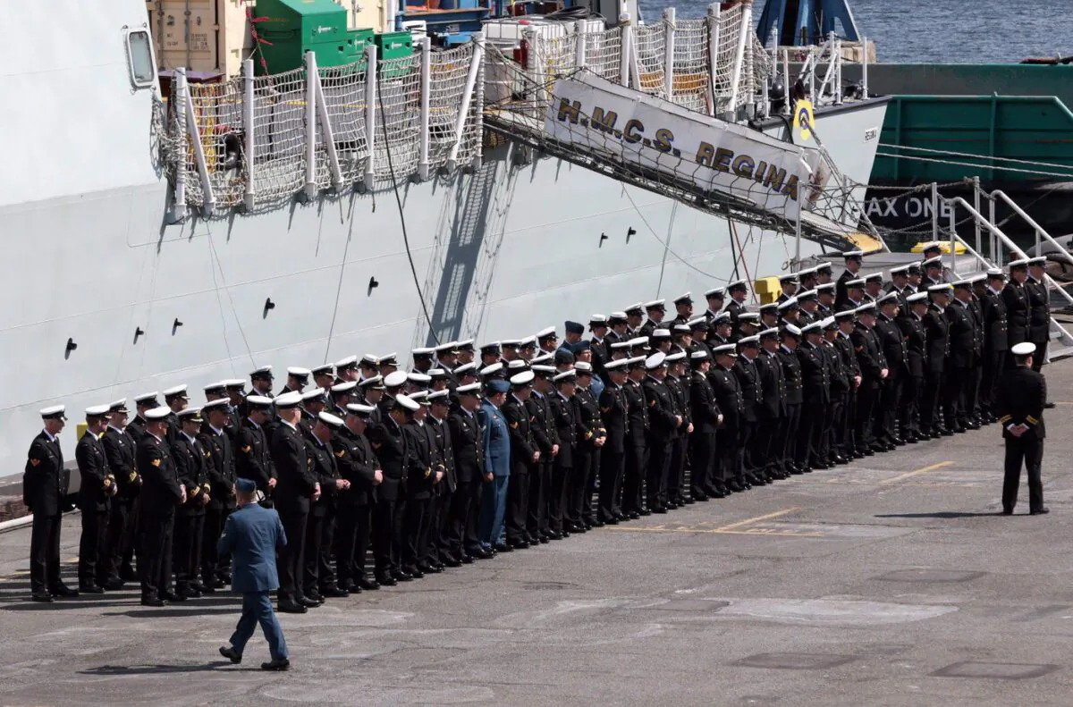 Royal Canadian Navy crew line up during a ceremony for the HMCS Regina at CFB Esquimalt in Esquimalt, B.C., Apr. 29, 2016. (The Canadian Press/Chad Hipolito)