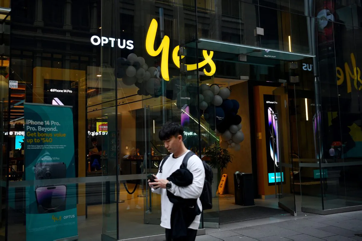 General view of an Optus store in Sydney, Australia, on Sept. 22, 2022. (AAP Image/Bianca De Marchi)