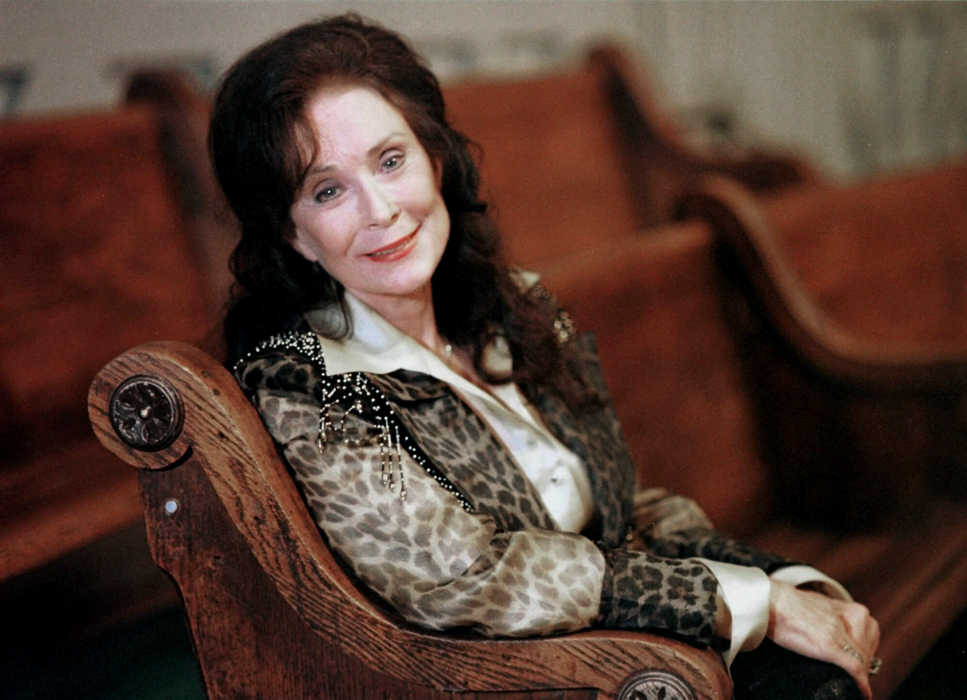 Loretta Lynn, Coal Miner's Daughter and Country Queen, Dies - Vimarsana News