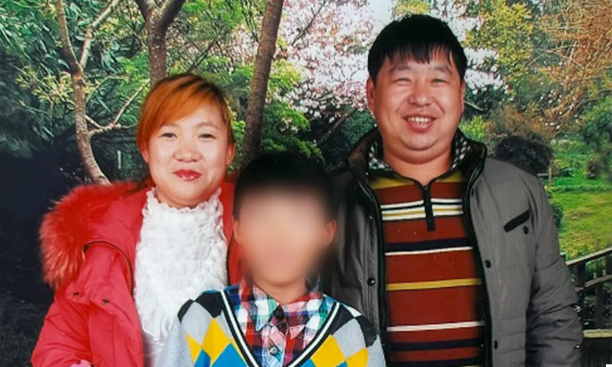 Yin Zhibo with his wife and son. (Courtesy of Minghui.org)