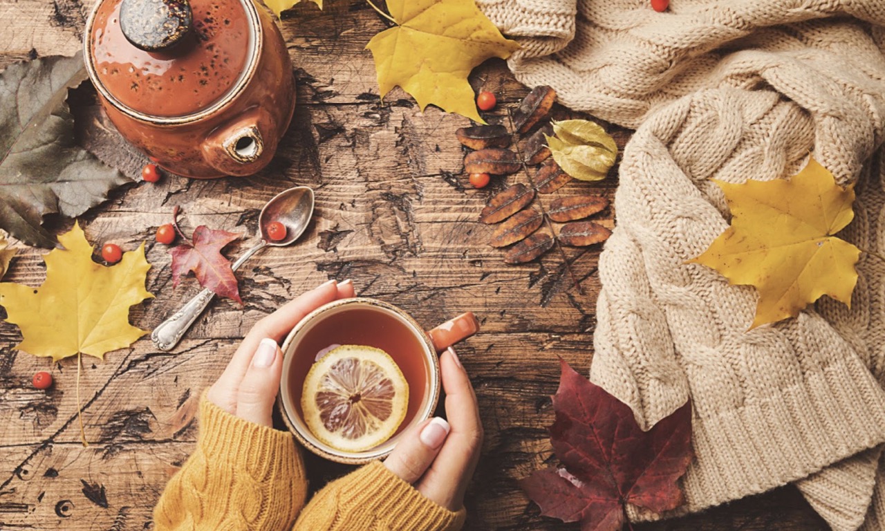 4 Tips for a Healthier Autumn, 2 Spots to Massage for Health, Plus Tea Recipe - Vimarsana News