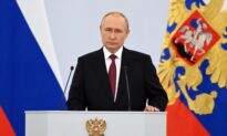 Putin Signs Annexation of Ukrainian Regions