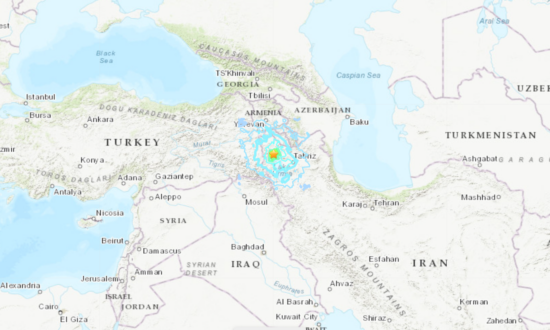 Moderate Earthquake Injures 580 People in Northwest Iran
