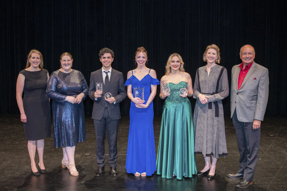 Schmidt Vocal Arts held its first-ever national competition for high school students in
Sarasota, Fla., this June, with some star judges. (L to R) McAlister, soprano Tamara Wilson,
Benjamin Riverón (3rd place), Nicole DiPasquale (1st place), Dalila Lugo (2nd place), soprano
Amanda Majeski, and Sarasota Opera’s general director Richard Russell. (Lori Sax)