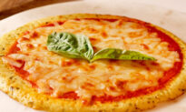 Cauliflower Pizza Crust: Low-Carb Pizza (Recipe + Video)