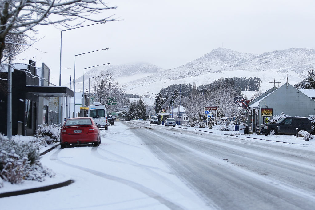 Antarctic Blast Hits New Zealand, Brings Spring Snow Across the Country