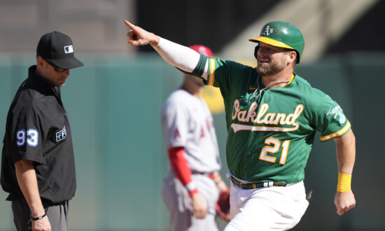 A’s Stephen Vogt Hits Homer in Final Game Before Retirement