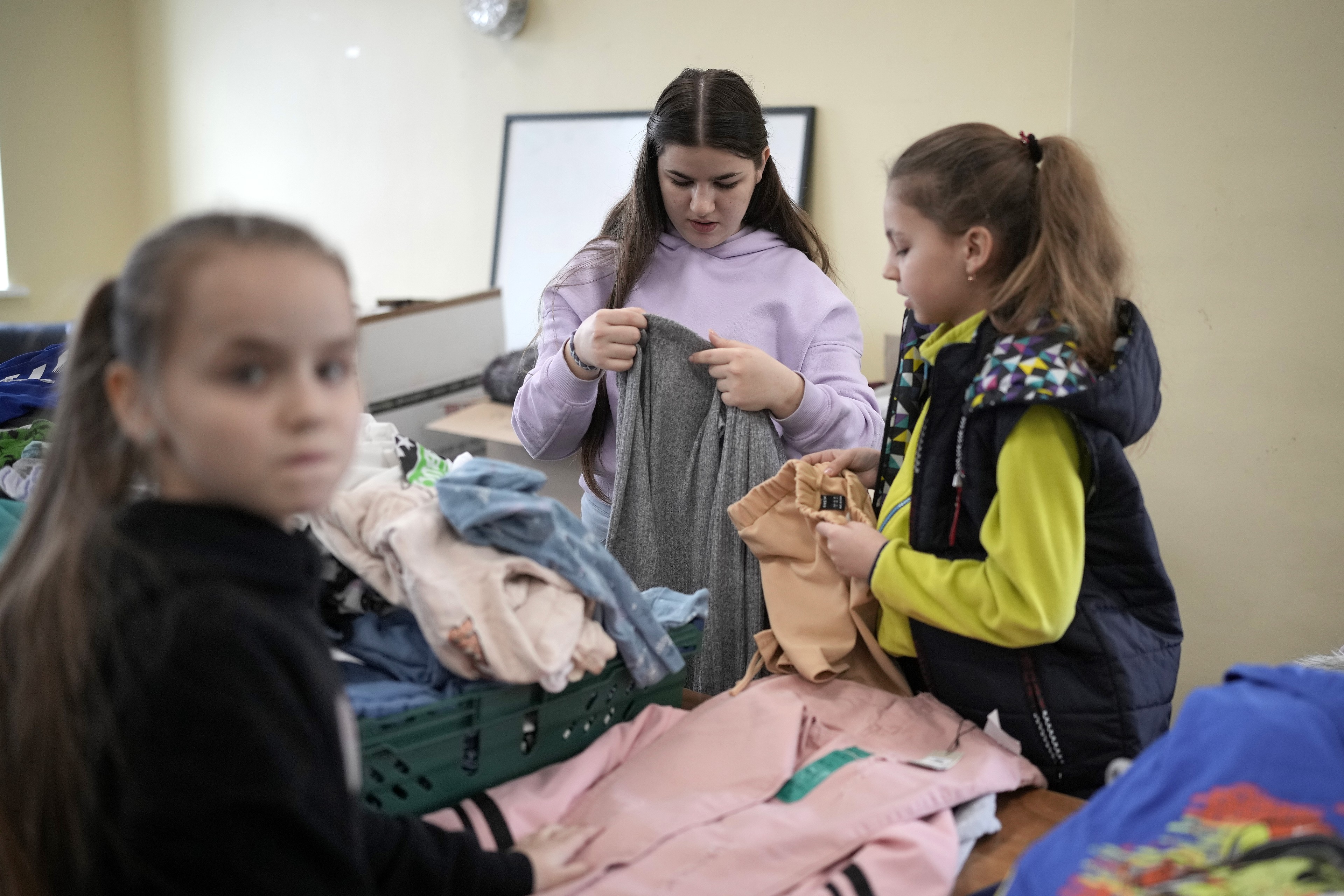 Britons Hosting Ukrainian Refugees Worry About the Future - Vimarsana News