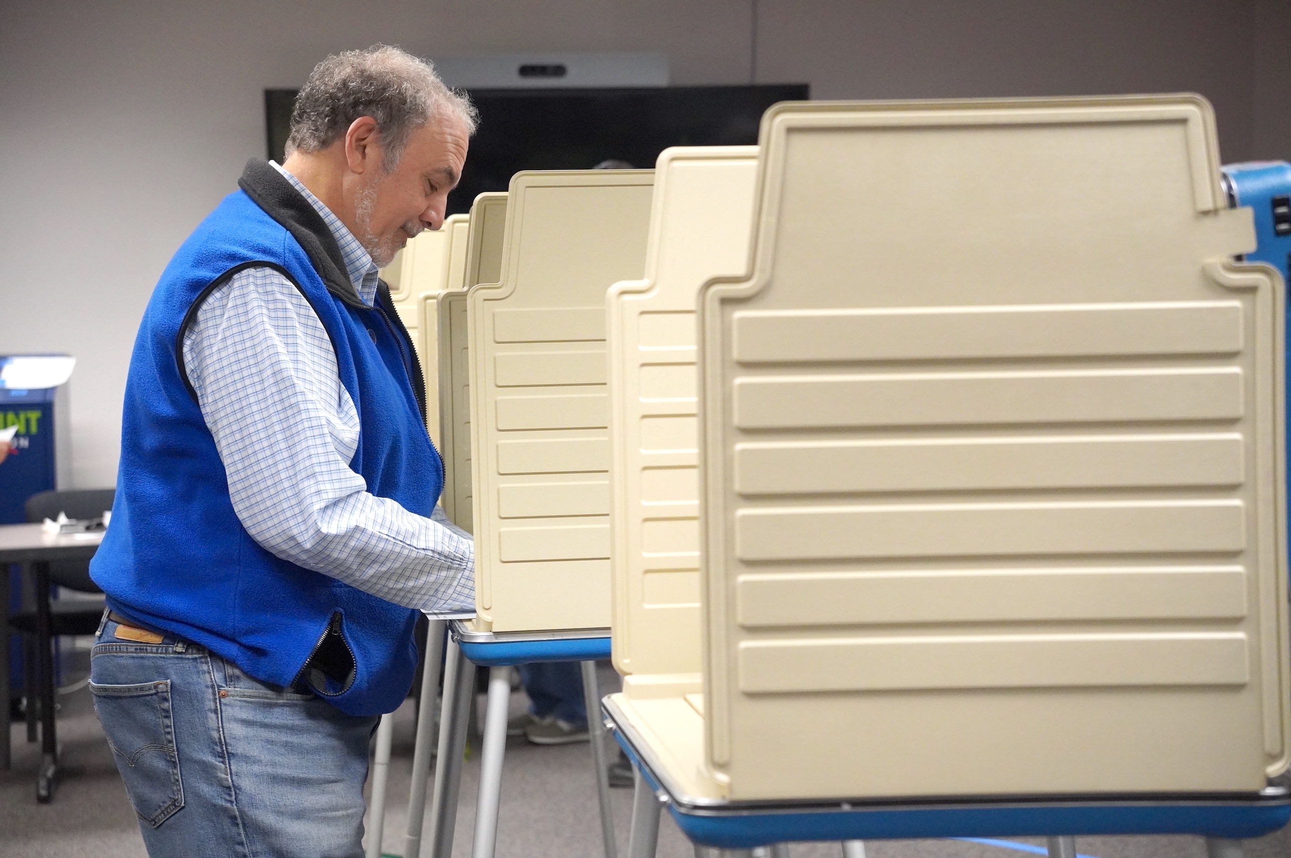 Democrat and Republican Chairs Agree on Process for Voter Integrity in a Virginia County - Vimarsana News
