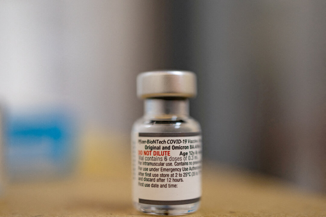 A vial of the Pfizer-BioNTech coronavirus disease (COVID-19) booster vaccine targeting BA.4 and BA.5 Omicron sub variants is pictured at Skippack Pharmacy in Schwenksville, Pa., on Sept. 8, 2022. (Hannah Beier/Reuters)