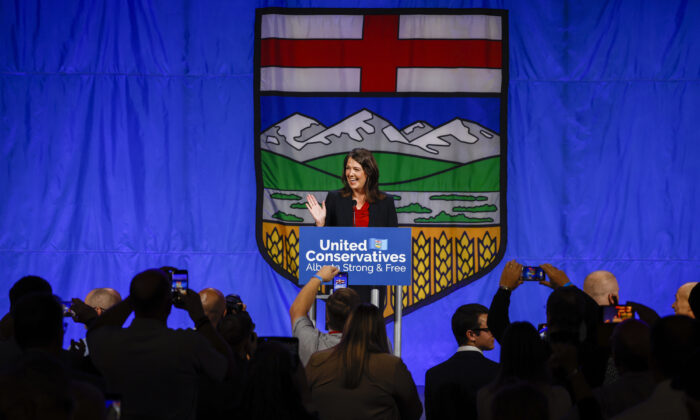 Danielle Smith celebrates after being chosen as the new leader of the United Conservative Party and next Alberta premier, in Calgary on Oct. 6, 2022. (The Canadian Press/Jeff McIntosh)