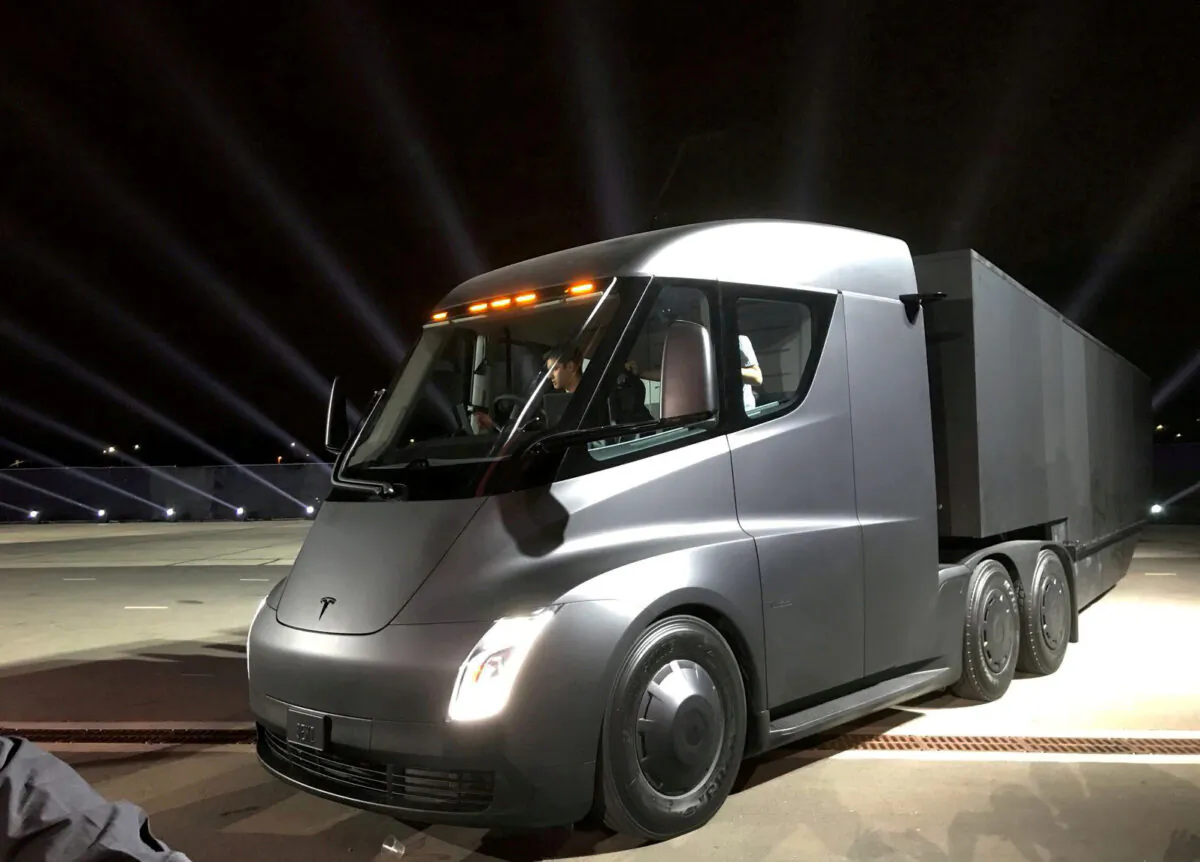Tesla's new electric semi truck is unveiled during a presentation in Hawthorne, Calif., on Nov. 16, 2017. (Alexandria Sage/Reuters)